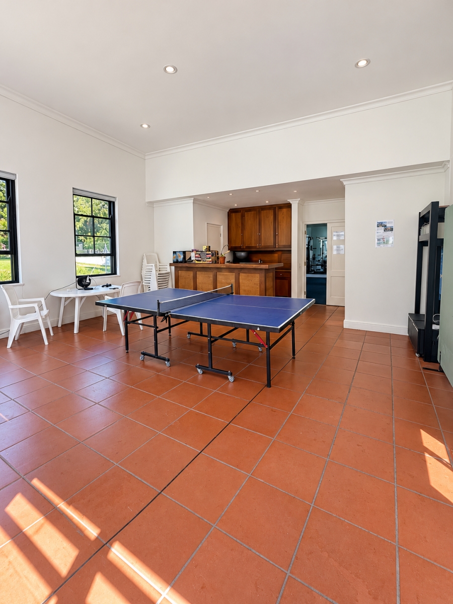 5 Bedroom Property for Sale in North Oaks Western Cape
